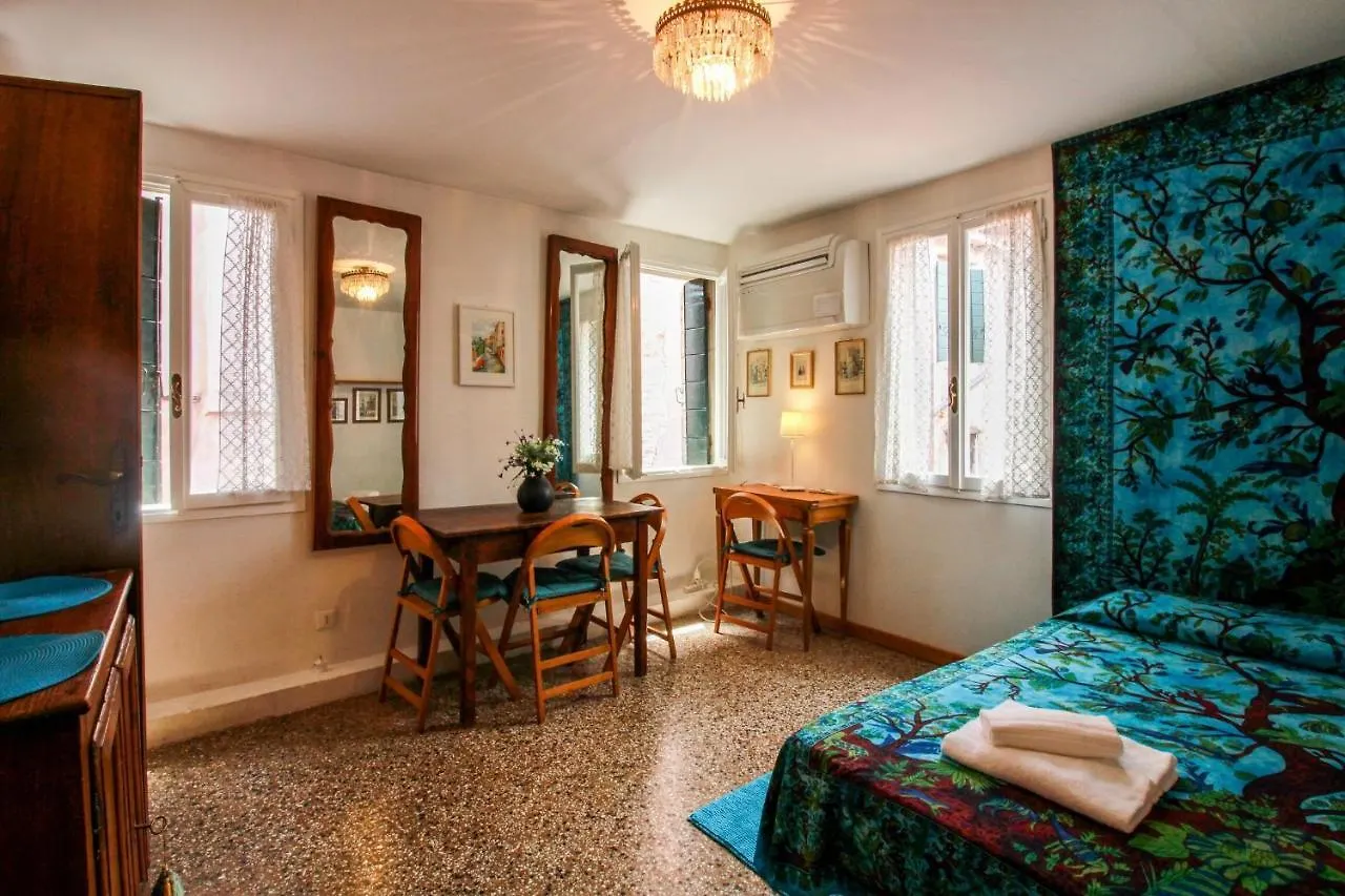 Santi Apostoli Home Venice 0*,  Italy