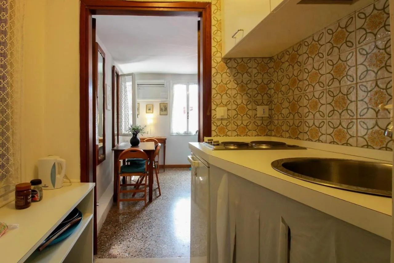 Santi Apostoli Home Venice 0*,  Italy